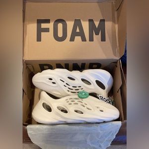 Yeezy Foam rnnrs